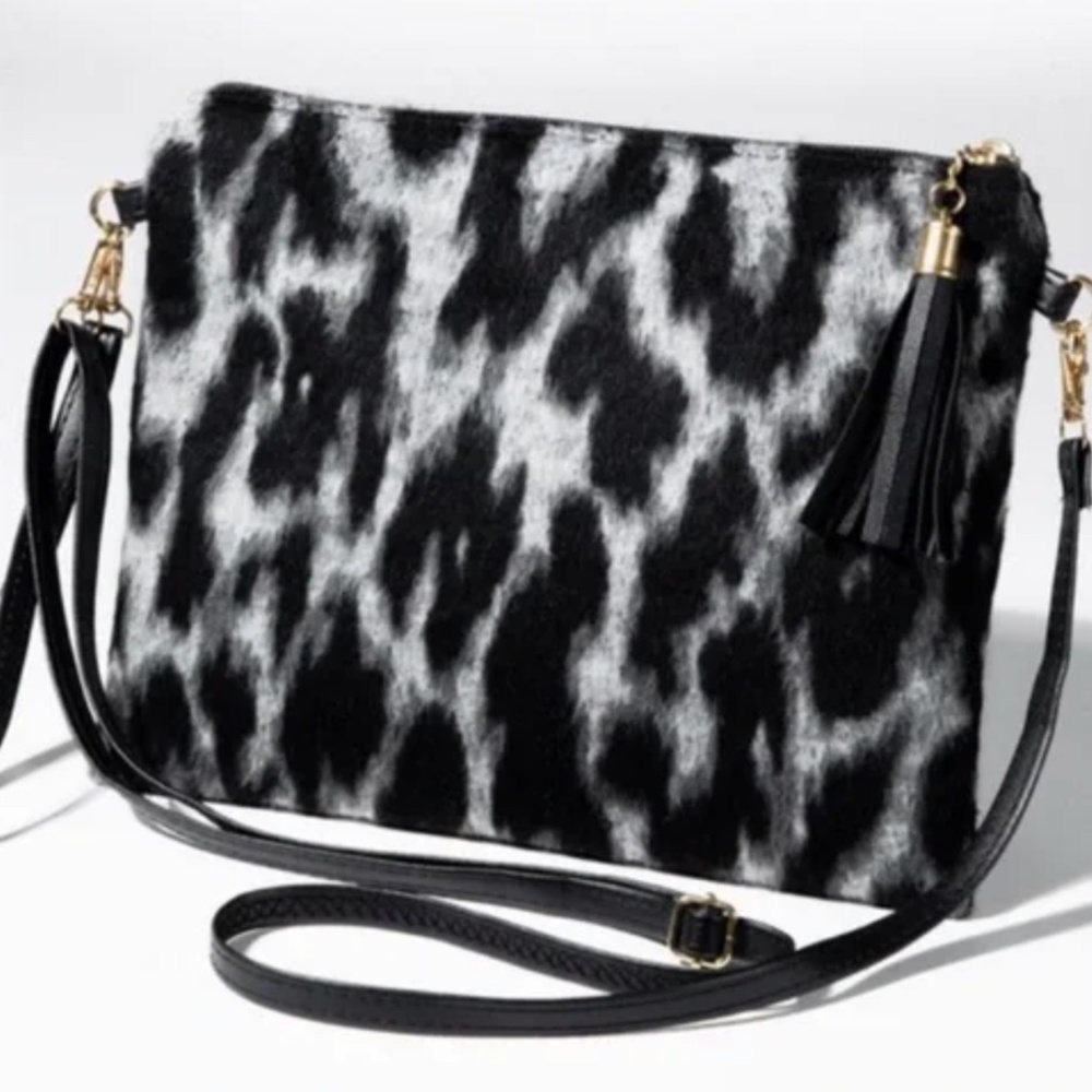 NWT Attractive Animal Print Crossbody Clutch bag in Gray and Black with…